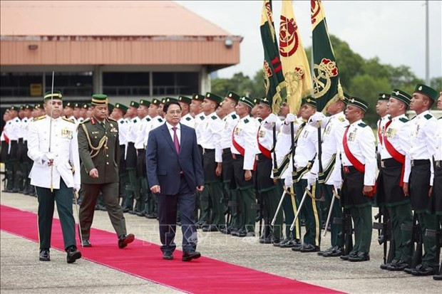 Prime Minister Pham Minh Chinh begins official visit to Brunei hinh anh 2