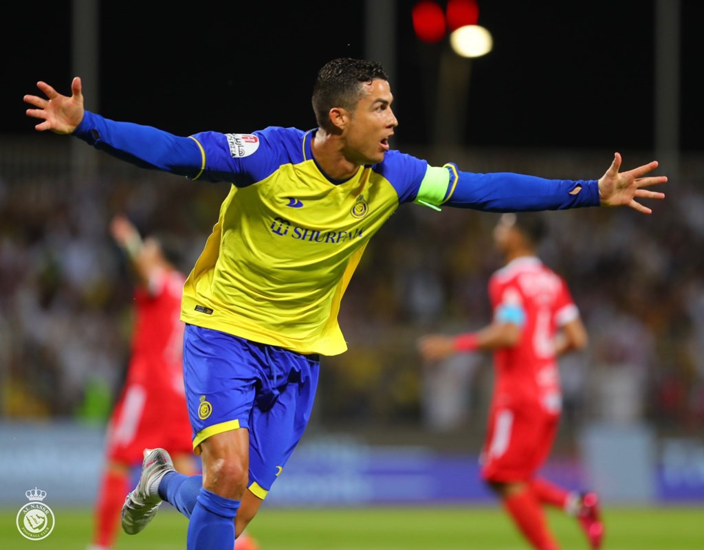 Ronaldo bùng nổ ở Al Nassr, máy ghi bàn vượt thời gian