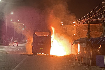 Đồng Nai: Cháy xe giường nằm rạng sáng, 23 hành khách tháo chạy
