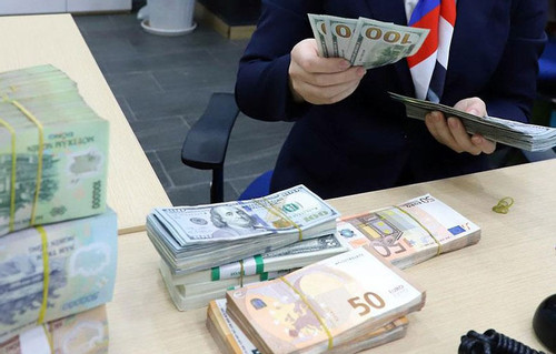 Ngân hàng Nhà nước hướng dẫn chuyển tiền ra nước ngoài: Không quá 50.000 USD/lần