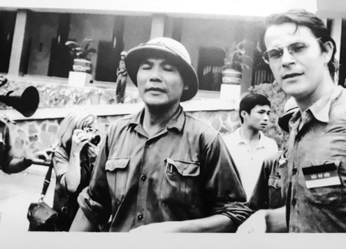 Colonel writing surrender declaration for South Vietnam President passes away