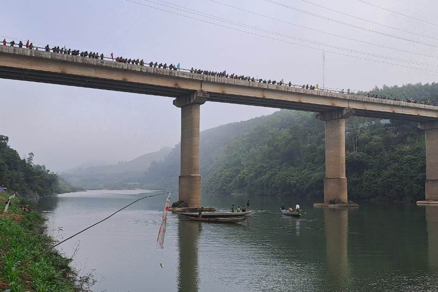 Gieo mình xuống sông Gianh, nam sinh lớp 9 tử vong