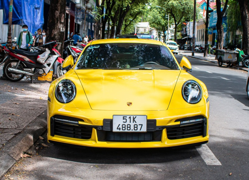 Cận cảnh Porsche 911 Turbo S giá hơn 17 tỷ của đại gia Sài Gòn