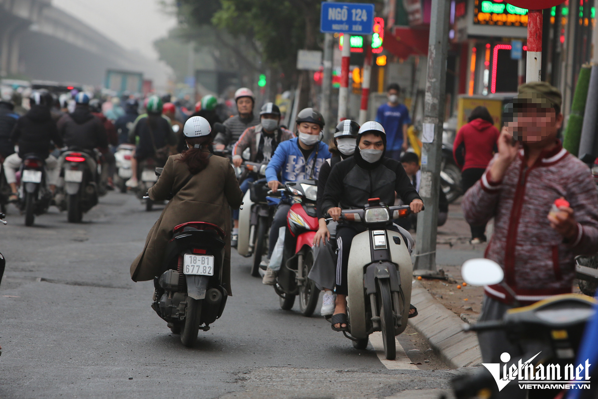 Người nước ngoài coi tham gia giao thông ở Hà Nội như trò chơi mạo hiểm