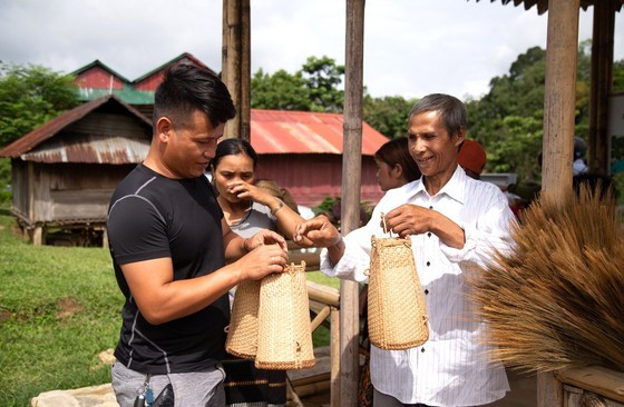 First community forest in Vietnam to be granted international certificate  ảnh 5