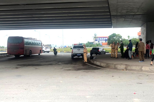 Bến xe dù ở cao tốc bị xóa sổ sau phản ánh của VietNamNet