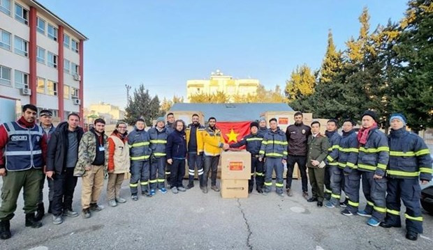 Vietnam presents medical equipment to quake-hit Turkey hinh anh 1