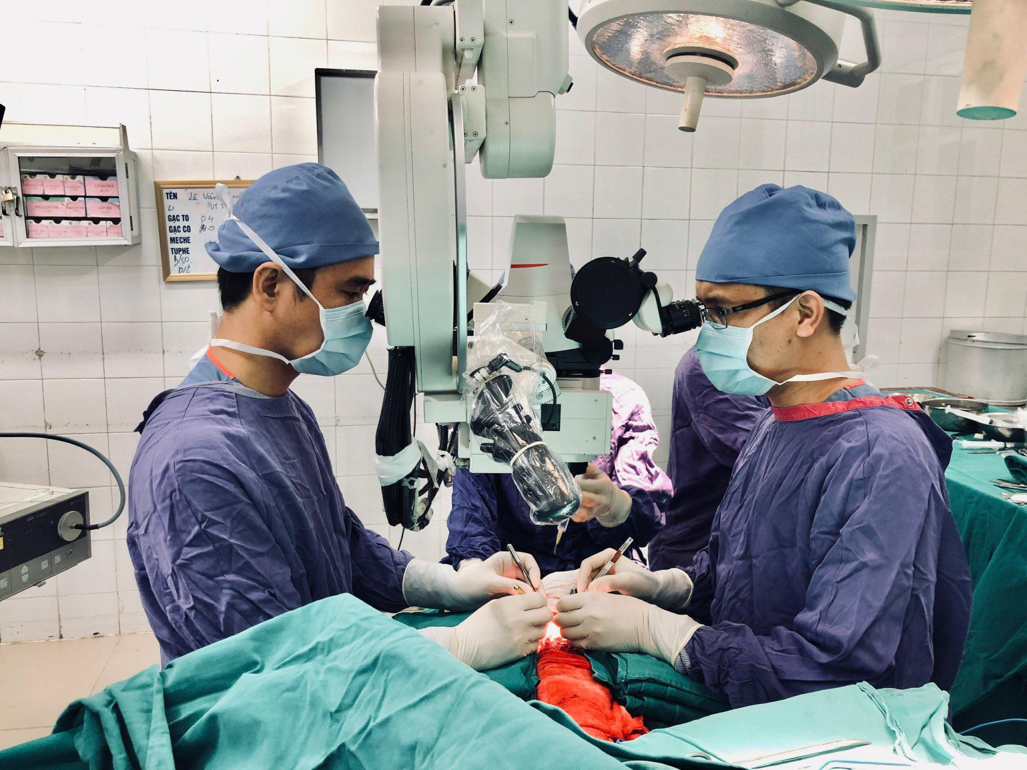 Ca mổ 10 tiếng cứu người phụ nữ có mái tóc dài bị cuốn vào máy làm giấy
