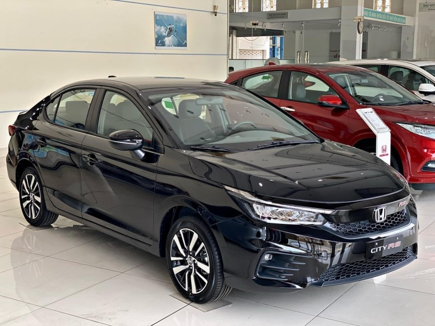 Đại lý kích cầu tiêu dùng, loạt xe sedan cỡ B giảm giá lên tới 70 triệu đồng