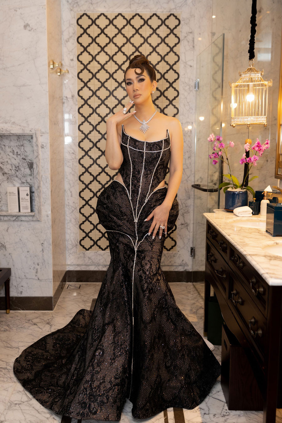 Amber Đào tiết lộ bộ váy lộng lẫy của tỷ phú Mimi Morris tại Miss Charm 2023