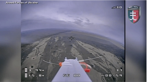 Video máy bay không người lái Ukraine khóa mục tiêu, hạ xe tăng Nga