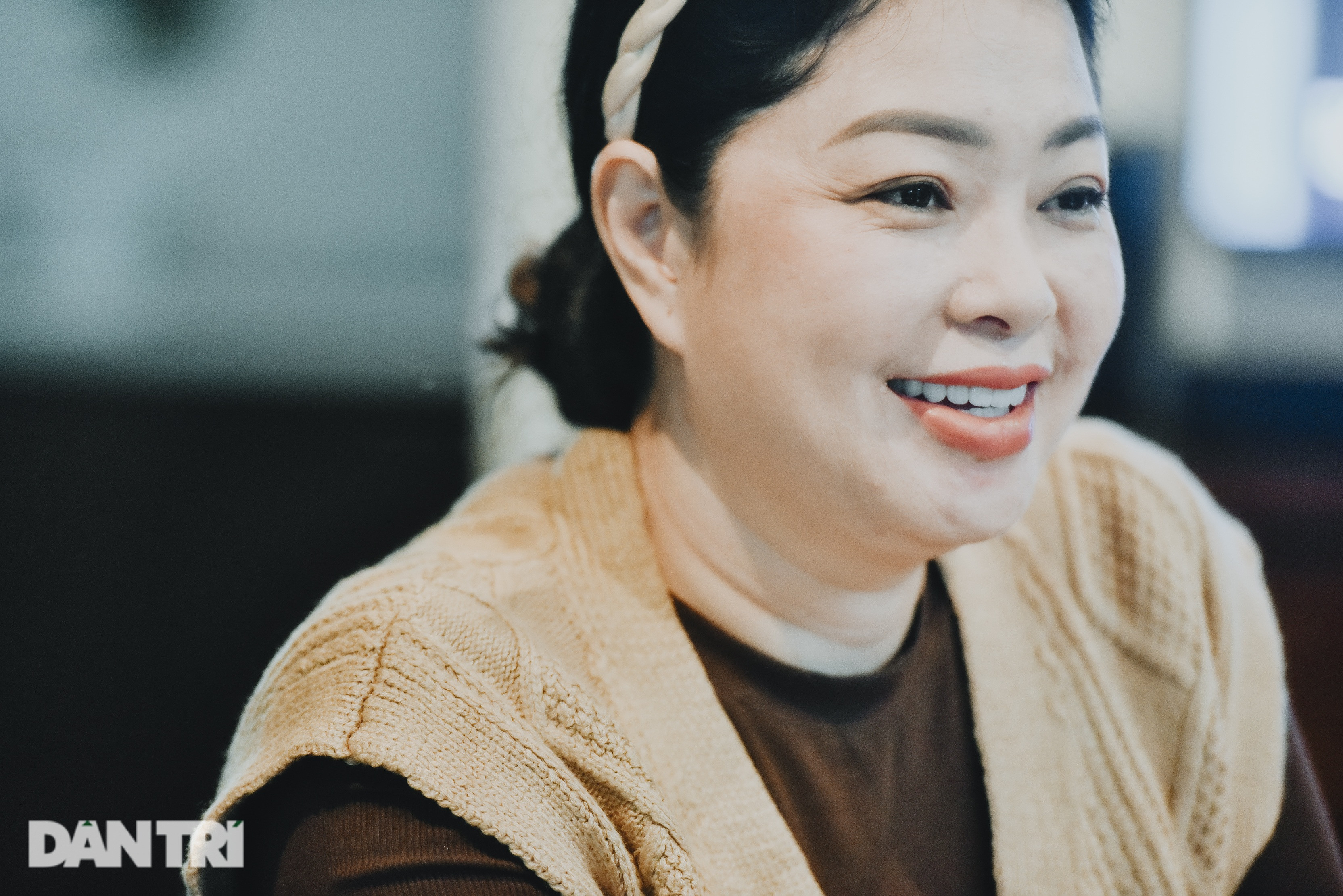 Diễn viên Thanh Tú mượn áo của mẹ, lái ô tô đến quay phim Đừng làm mẹ cáu - 17