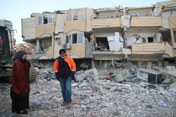 Động đất Thổ Nhĩ Kỳ-Syria: Hơn 3.850 dư chấn, cụ bà 74 tuổi được cứu sau 227 giờ