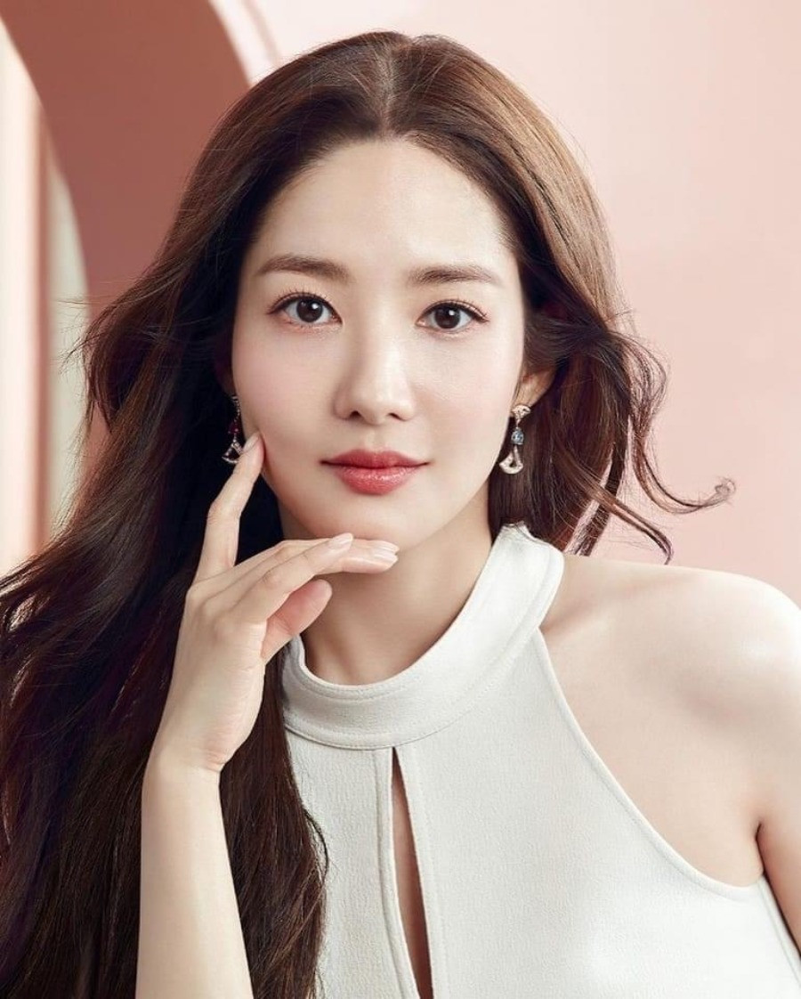 The management company denied the news that Park Min Young was banned from leaving the country