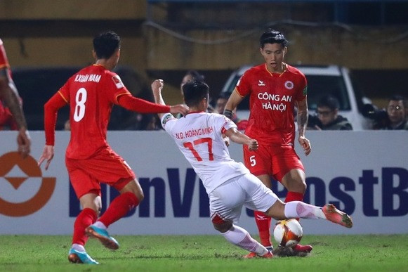 Văn Hậu bị phong tỏa, Công an Hà Nội tiếp tục thất bại ở V-League