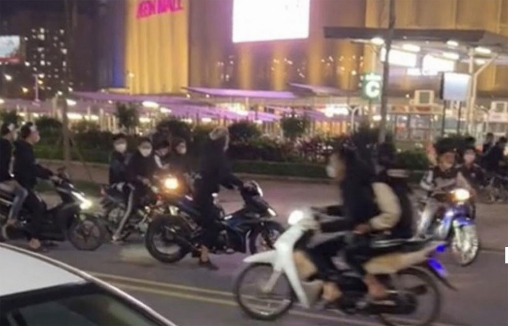 Chặn đứng nhóm thiếu niên 10X mang hung khí náo loạn đường phố