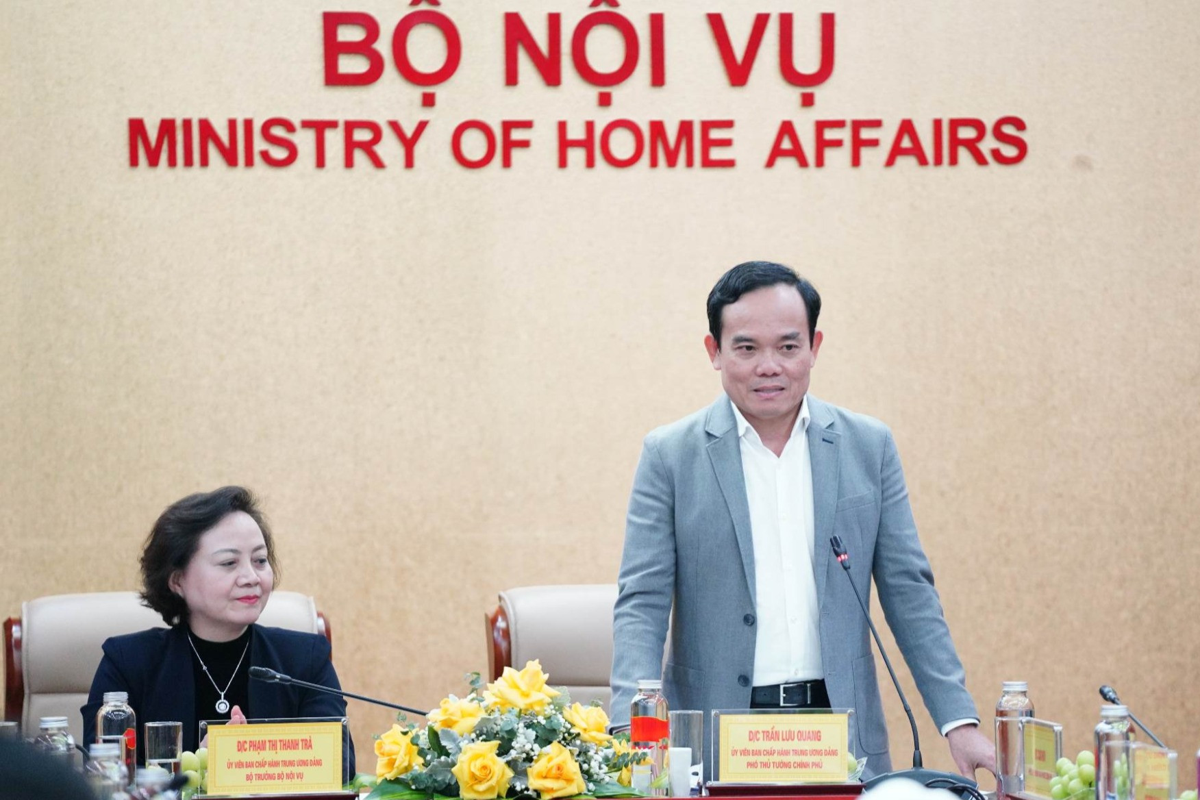 Phó Thủ tướng Trần Lưu Quang hứa 'chung lưng đấu cật' với Bộ Nội vụ