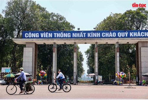 Expanding green urban areas across Hanoi by removing park fences