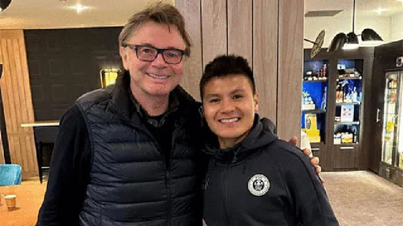 HLV Philippe Troussier gặp Quang Hải tại Pháp