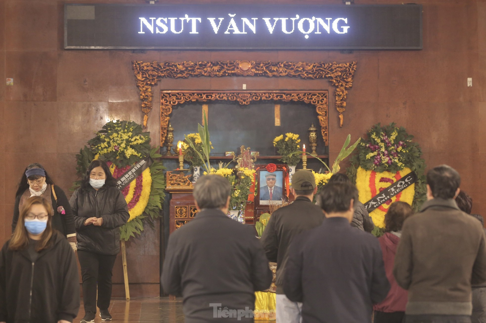 Xúc động giây phút tiễn đưa NSƯT Văn Vượng ảnh 1