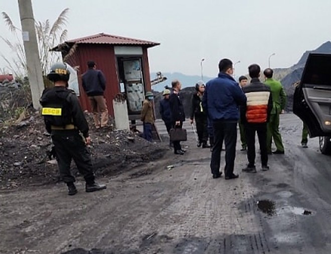 Cảnh sát điều tra khám xét mỏ than Bố Hạ ở Bắc Giang