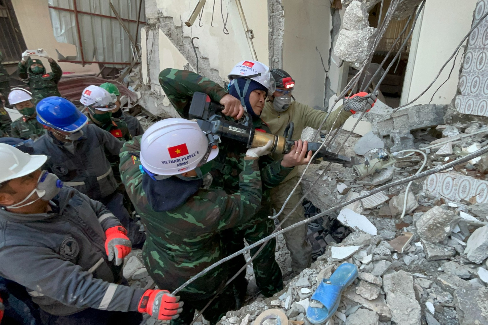 Bộ đội Việt Nam phát hiện điểm có dấu hiệu sự sống sau động đất ở Thổ Nhĩ Kỳ