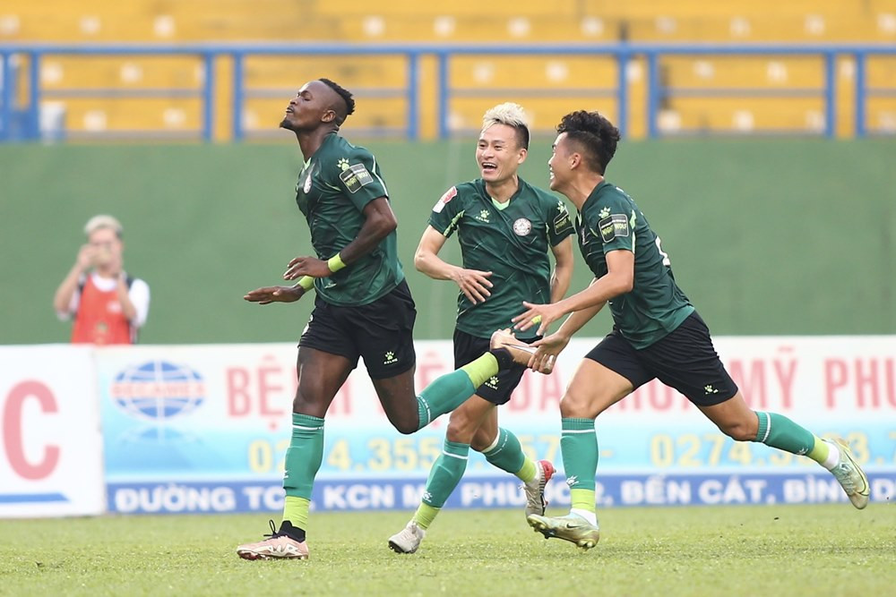 Kết quả bóng đá hôm nay 17/2: Siêu kịch tính ở V-League