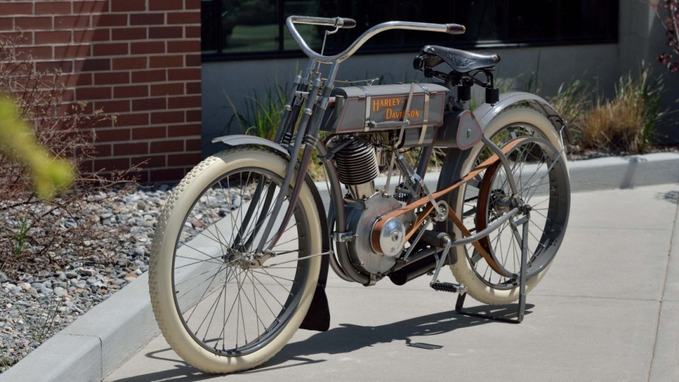 Đại gia chi gần 1 triệu USD mua xe máy cổ Harley-Davidson 1908 cực hiếm