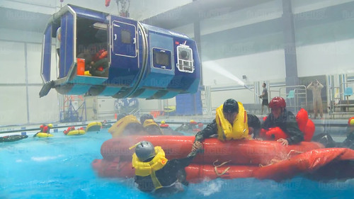 Khóa đào tạo dưới nước khắc nghiệt  mà mọi phi hành gia NASA phải trải qua