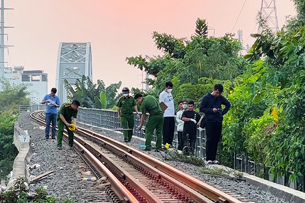 TP.HCM: Phát hiện thi thể không nguyên vẹn trên đường ray xe lửa