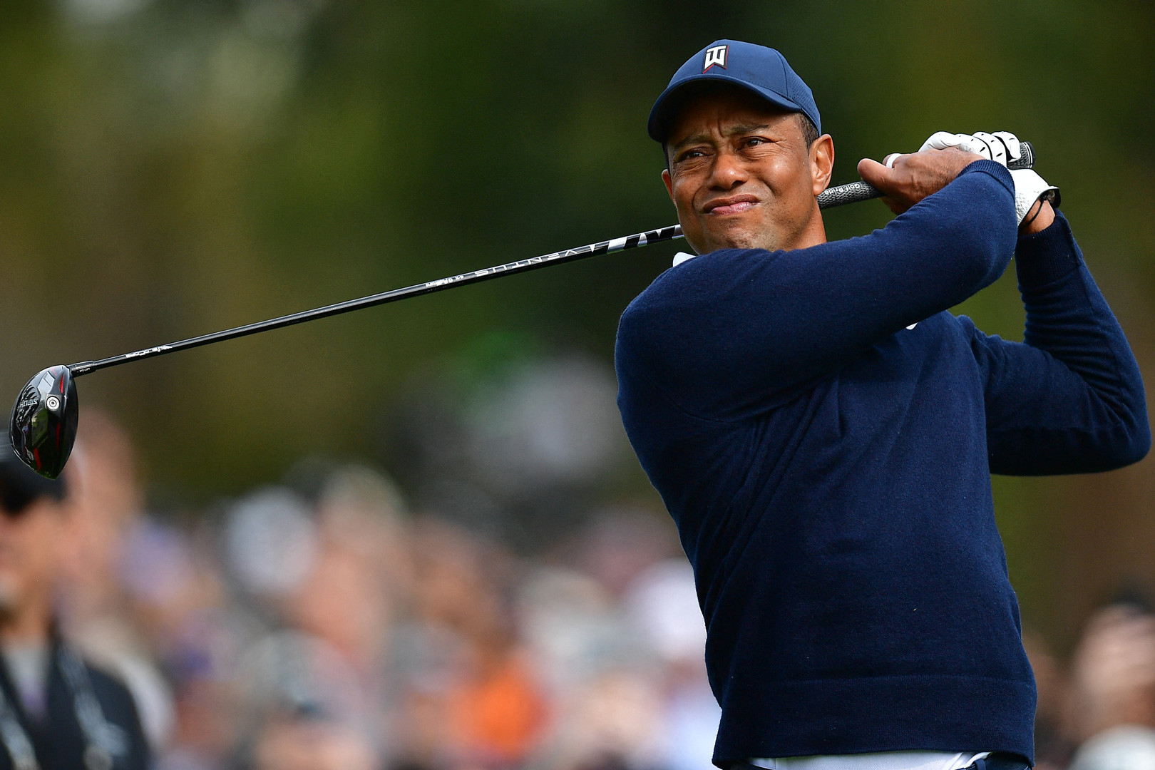 Tiger Woods nổi bật ngày tái xuất Genesis Invitational