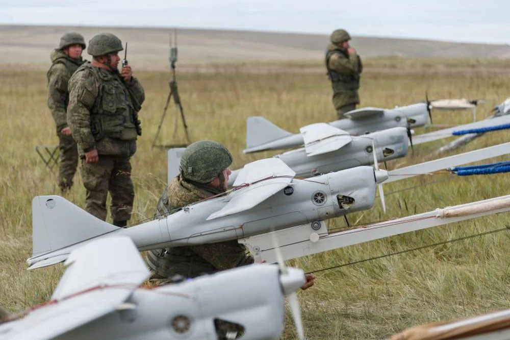 Video Nga phóng UAV ‘mắt thần’ hỗ trợ pháo tự hành tấn công ở Ukraine