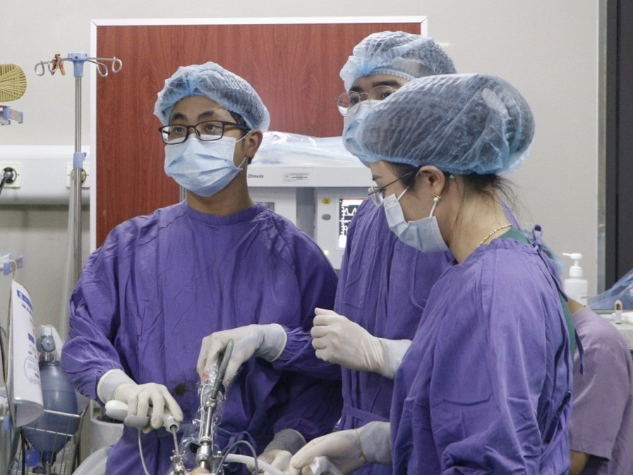 Đi khám vì nuốt vướng, cô gái bất ngờ với kết quả ung thư