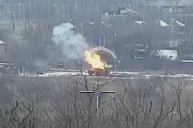 Video lực lượng đặc nhiệm Nga biến xe tăng Ukraine thành ‘ngọn đuốc cháy’