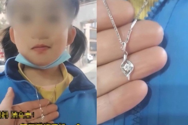 Cậu bé 8 tuổi trộm dây chuyền trị giá 70 triệu của mẹ tặng bạn gái