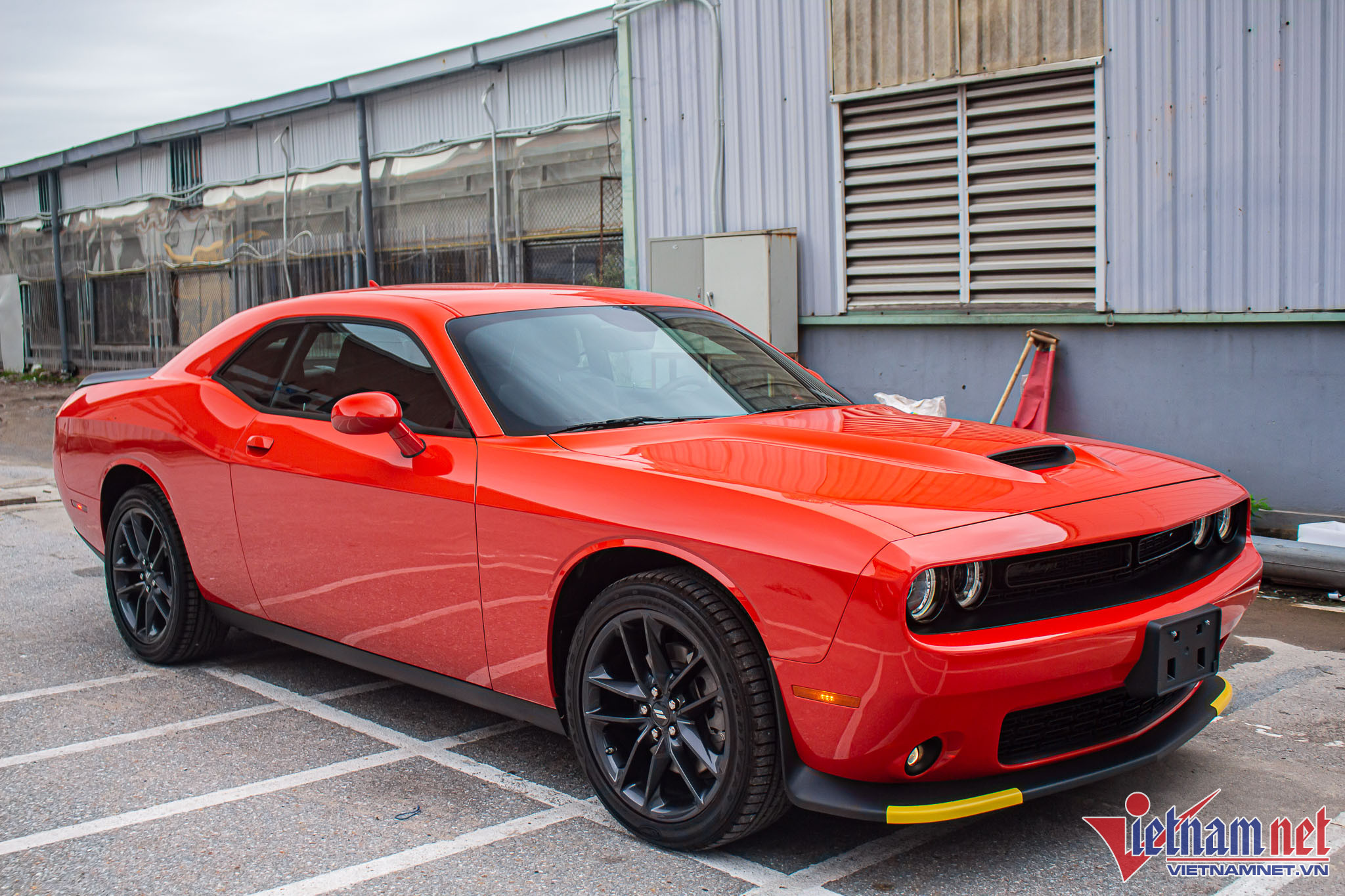 Khám phá xe thể thao Dodge Challenger GT giá hơn 3 tỷ đồng ở Hà Nội