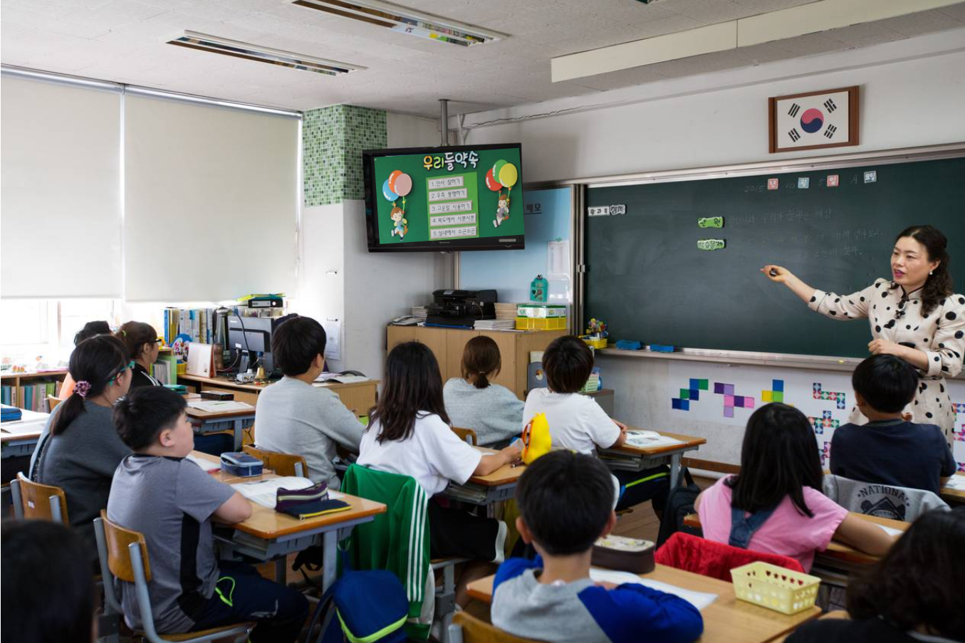 Into class. Начальная школа в Южной Корее. Education in Korea средняя школа. Корейская школа. Уроки в корейских школах.