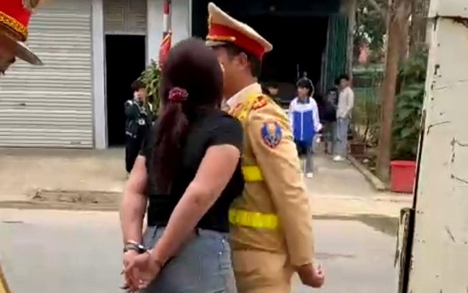 Người phụ nữ lăng mạ CSGT ở Thanh Hóa từng bị phạt do hành hung người khác