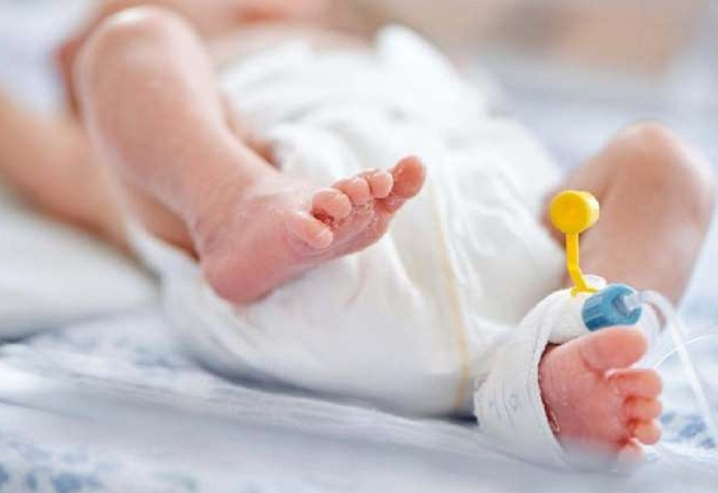 Bé gái 7 tháng tuổi tím tái, tử vong bất thường trước khi đến bệnh viện