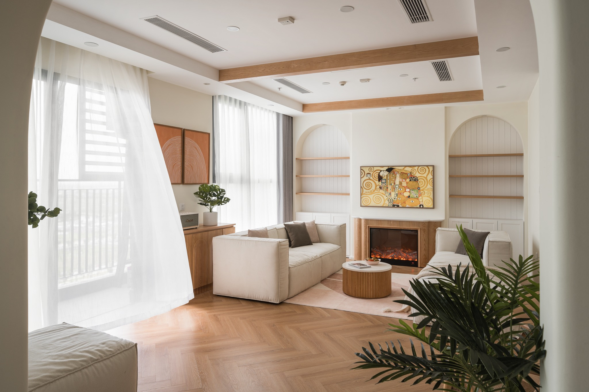 Gia chủ đập thông 2 căn hộ để cải tạo thành không gian sống Bắc Âu