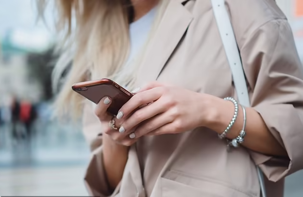 'Tôi đang ngoại tình, tôi có nên ly hôn không' và câu trả lời bất ngờ từ ChatGPT