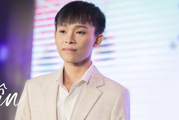 Hồ Văn Cường hát nhạc MONO gây tranh cãi