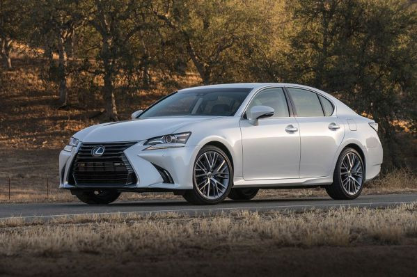 Lexus triệu hồi gấp 64 chiếc tại Việt Nam vì lỗi ở bình nhiên liệu