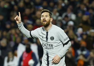 Mbappe đá hỏng 11m, Messi giúp PSG thắng rửa mặt