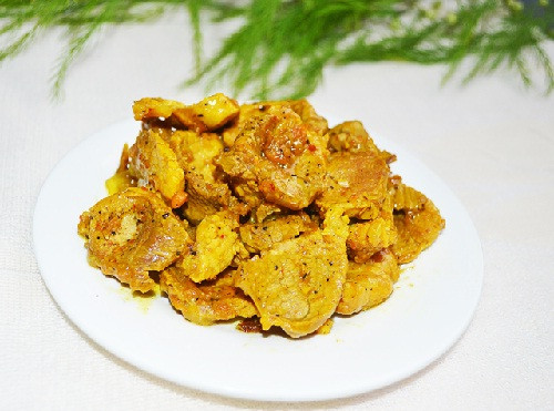 Cách làm thịt kho nghệ vàng ươm cho bữa cơm gia đình