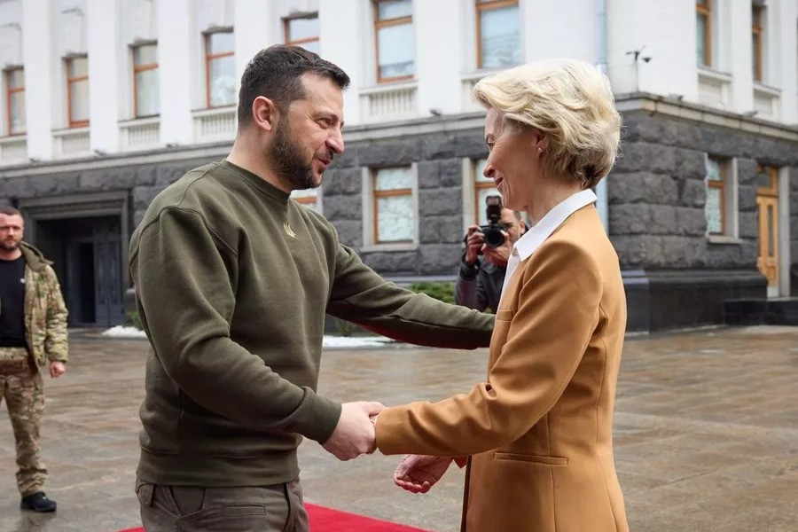 Ủy ban châu Âu công bố gói hỗ trợ mới cho Kiev, định áp gói trừng phạt thứ 10 với Nga