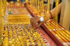 Giá vàng trong nước tăng mạnh cùng giá vàng thế giới
