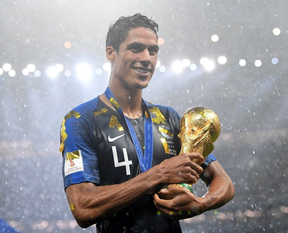 Raphael Varane tuyên bố giã từ tuyển Pháp