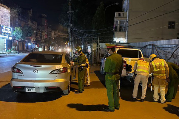 Tài xế tự xưng em phó chủ tịch huyện vì vi phạm nồng độ cồn sẽ bị xử nghiêm