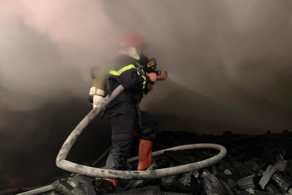 Cháy lớn tại kho than củi 200 tấn ở Quảng Ngãi